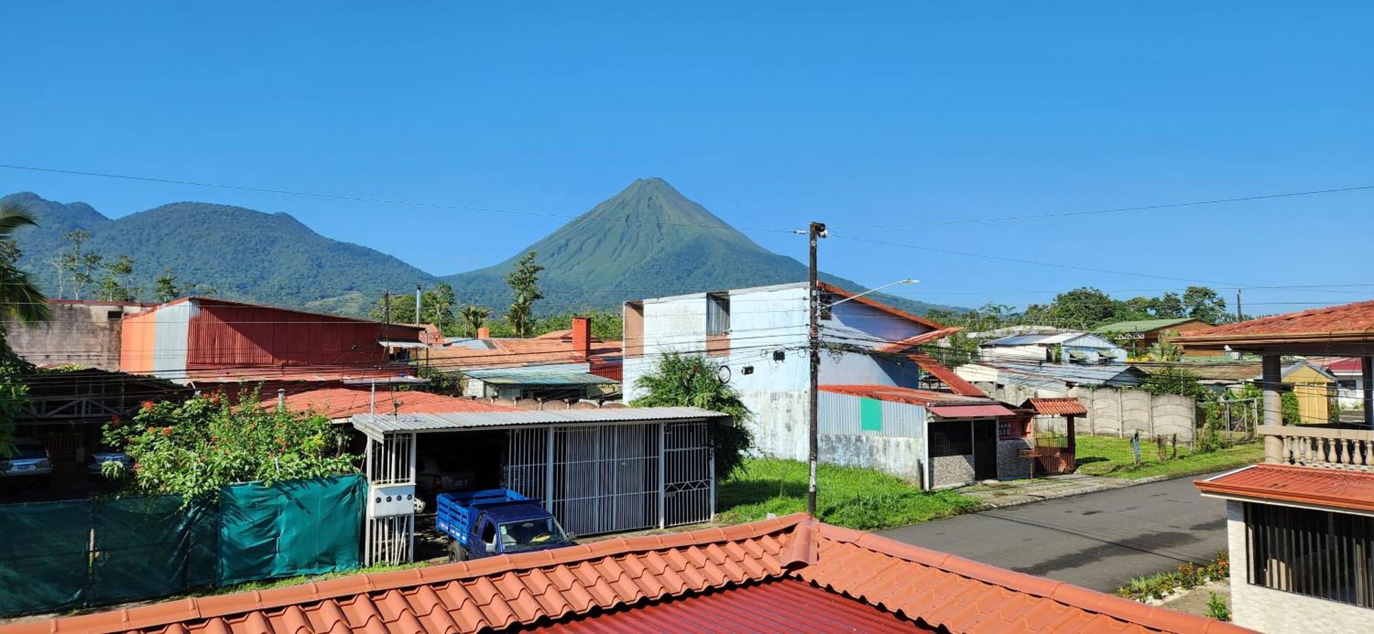 Alojamientos N&S La Fortuna ภายนอก รูปภาพ